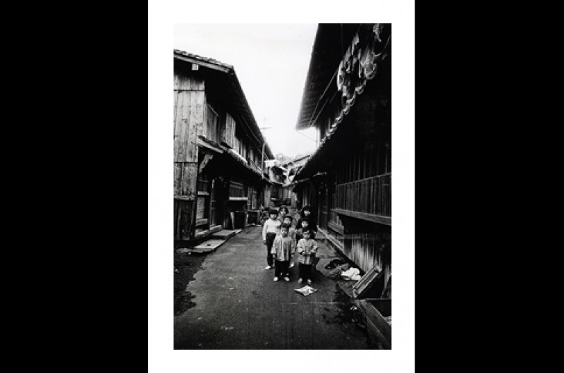 写真家がカメラを持って旅に出た北井一夫「村へ、そして村へ」 の展覧会画像