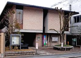 京都市歴史資料館がある場所—御所の東の今と昔—
